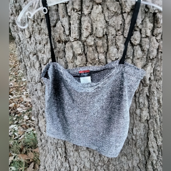 Style Tops - ⬇️Price Drop!⬇️ Style metallic tank top in size OS